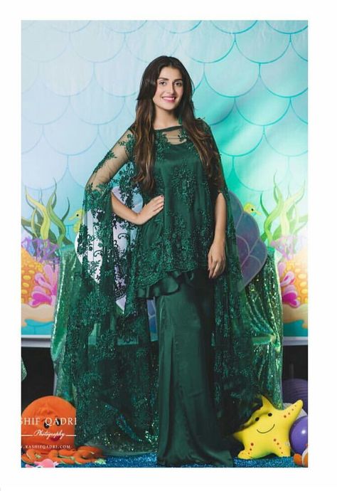 Ayeza Khan Green Dress, Ayza Khan Dresses, Dress Stitching Designs, New Eid Dress, Pakistani Gowns, Emerald Green Outfit, Stitching Styles, Pakistani Dresses Party, Aiza Khan