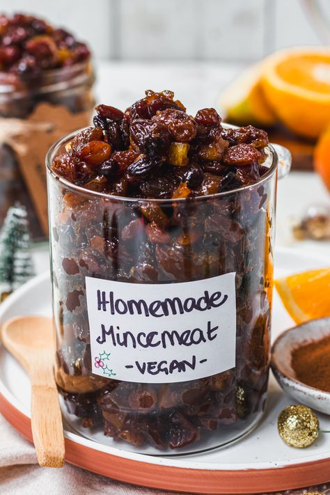 Homemade Vegan Mince Pie Filling (Mincemeat) - Nourishing Amy Mincemeat Pie Filling, Vegan Mince Pies, Homemade Mince Pies, Mincemeat Pie, Apple Crumble Pie, Pie Filling Recipes, Dried Fruit Mix, Pie Crumble, Mince Pie