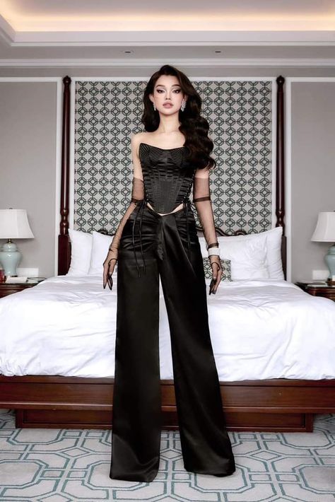 Kpop Idol Formal Outfit, Womens Fancy Outfits, Pantsuit Aesthetic, Jumpsuit Outfit Elegant, Luxury Outfits Classy Chic, Horse Betting, Woman Suit, Pose Fotografi, Classy Prom Dresses