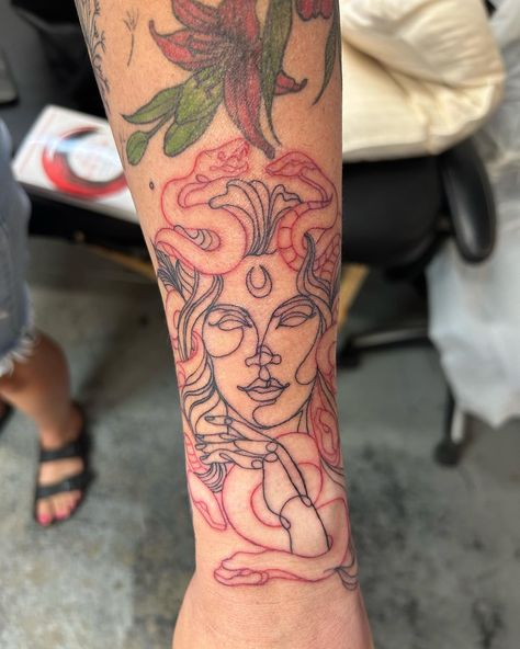 Fantastic Medusa tattoo in black and red done by @colleenajsmith! Awesome crisp lines on this wrist piece!! 💖⁠ ⁠ "I have not been posting projects as often lately because I’m in the middle of a lot of in progress multisession pieces, but I had the chance to enjoy creating a small wrist Medusa for @mrs.l.wudrick this morning! I’ll never tire of the dynamic essence of red and black. So strong and effervescent!" - Colleen ⁠ Red And Black Medusa Tattoo, Red Medusa Tattoo, Medusa Arm Tattoo, Portrait Tattoos, Mama Tried, Tattoo Concepts, Lady Portrait, Medusa Tattoo, Thigh Tattoos Women