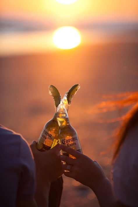 Beach Beer Photography, Beer Commercials, Beach Beer, Summer Beer, Beer Photography, Beach Photo Session, Adobe Photoshop Design, Beer Store, Best Friend Photoshoot