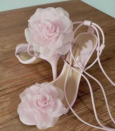 Flower Heels, Pretty Heels, Shoes Heels Classy, Bell Design, Leather Flower, Fancy Shoes, Cute Heels, Girly Shoes, Ankle Wrap