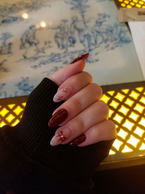 Nails Acrylic Wine Red, Red Nails With A Star, Agatha All Along Nails, Wine Red Nails With Design, Simple Maroon Nails, Red Nail Inspo Coffin, Red Nails Design Ideas Classy, Burgundy And Gold Nails Acrylic, Classy Nails Red