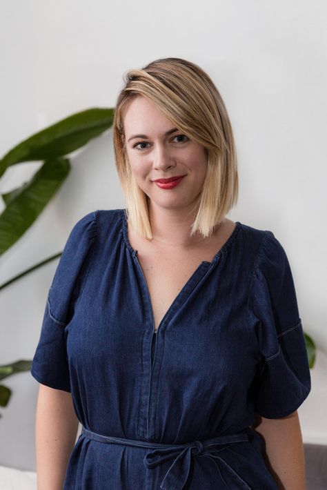 Roman Hair, Dinner Party Style, Alison Roman, Brooklyn Home, Person Photography, Fresh Eucalyptus, Roman Style, Roman Fashion, Nyc Apartment