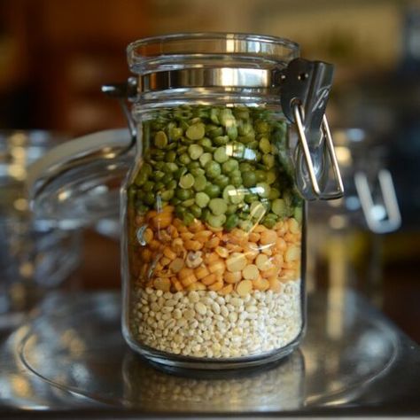 Dry Soup Mix Recipes, Mason Jar Soup, Food In Jars, Dry Soup Mix, Yellow Split Peas, Soup In A Jar, Split Peas, Pearl Barley, Split Pea Soup