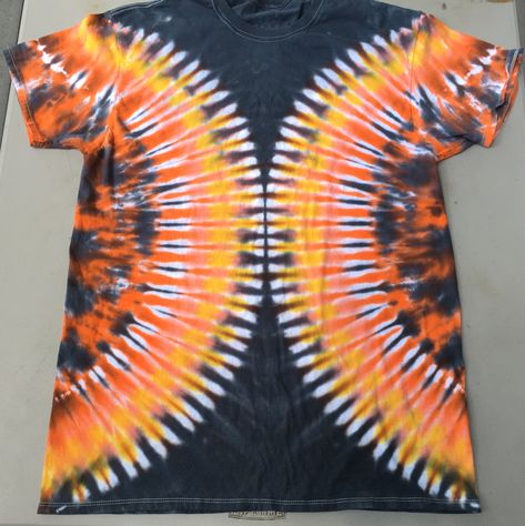 Tie Dye Shirts Patterns, Tie Dye Diy, Tie Dye Shirts, Tie Dye Designs, Tie Dye Top, Bed Sheets, Tie Dye, Tee Shirts, Dye