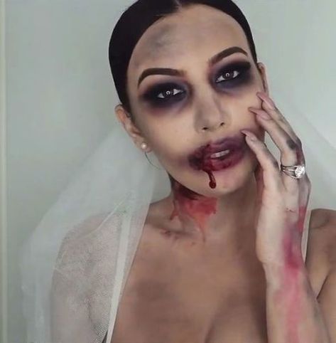 Easy Halloween Makeup for 2017 Zombie Bride Makeup, Maquillage Halloween Zombie, Halloween Zombie Makeup, Red Hair Tips, Work Appreciation, Zombie Halloween Makeup, Makeup Zombie, Messy Look, Halloween Make-up Looks