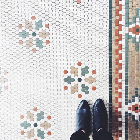 Regram @caitlynmgoebel #ihavethisthingwithfloors Hex Quilts, Epp Hexagons, Tile Quilt, Hexagon Tile Pattern, Arsitektur Kolonial, Custom Mosaic Tile, Hexie Quilts, Hexagon Tile Floor, Mosaic Tile Patterns