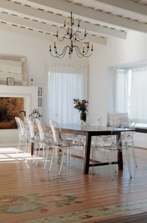 wooden floors Ghost Chairs Dining, Clear Chairs, Ghost Chairs, Ivy House, Contemporary Dining Chairs, Dining Room Design, Beautiful Interiors, Home Fashion, Ghost Chair