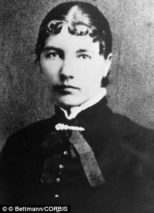 Writer Laura Ingalls Wilder at seventeen, ca 1884 Laura Ingalls Wilder Biography, Pioneer Girl, Ingalls Family, Scary Houses, Kids Book Series, Into The West, Michael Landon, Laura Ingalls Wilder, Laura Ingalls