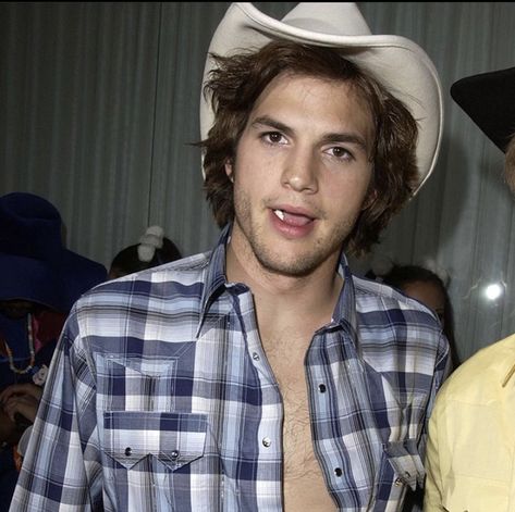 Ashton Kutcher 2000s, Austin Kutcher, Aston Kutcher, James Dean Photos, Josh Hartnett, 70s Men, Ashton Kutcher, Miss America, James Dean