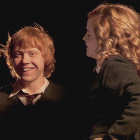 Hermione Granger And Ron Weasley, Harry Potter Behind The Scenes, Rupert Grint Ron Weasley, Ron Y Hermione, Hermione And Ron, Harry Potter Ron And Hermione, Ron And Harry, Emma Watson Harry Potter, Ronald Weasley