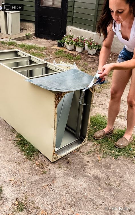 Diy Filing Cabinet Planter, Filing Cabinet Into Planter, Metal Filing Cabinet Planters, Repurposed File Cabinet Planters, Diy Porch Planter Ideas, File Cabinet Flower Planter, File Cabinet Makeover Planter, Diy File Cabinet Planter, Old File Cabinets Repurposed