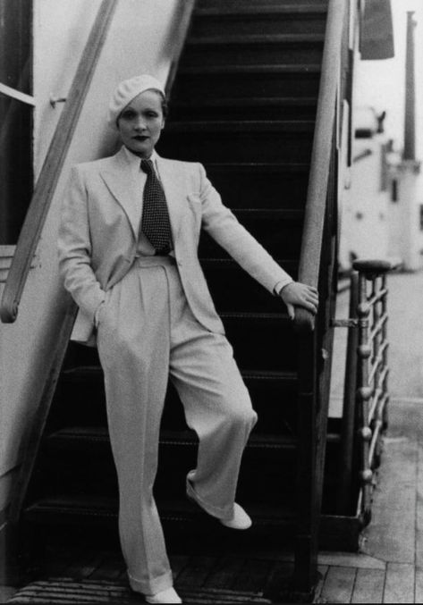 Jean Harlow💗 & Marlene Dietrich💗 forever in our hearts | Marlene Dietrich ⭐️ Masculine Fashion For Women, Klasik Hollywood, Woman In Suit, Masculine Fashion, Jean Harlow, 30s Fashion, Marlene Dietrich, 1930s Fashion, 1940s Fashion