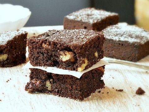 Sugar free brownie recipe for diabetic with coconut flour. 1.4 net carb per square. Made with coconut flour, stevia (swerve) , gluten free and easy. Sugar Free Brownie, Sugar Free Brownies, Sugar Free Chocolate Chips, Sugar Free Desserts, Sugar Free Recipes, Brownie Recipes, Free Desserts, Coconut Flour, Healthy Treats