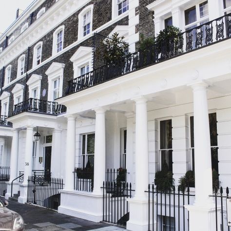 Aesthetic White House, Luxury Aesthetic White, Elegant Business Woman, House Real Estate, Snack Shack, Beautiful Parks, London Townhouse, Town Houses, Living In London