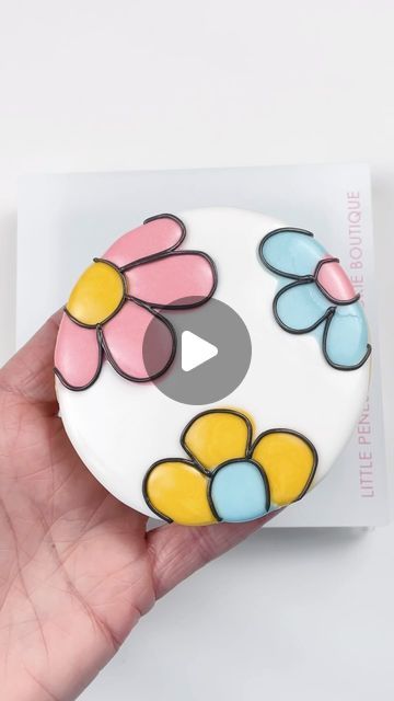 Daisy Cookies Decorated, Spring Sugar Cookies Decorated, Spring Cookies Decorated, Daisy Sugar Cookies, Summertime Cookies, Daisy Cookies, Decorate Sugar Cookies, Wet Flowers, Sunflower Cookies