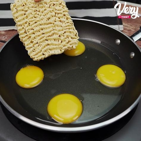 Raman Noodles With Egg, Ramen Noodles And Eggs, Egg And Noodles, Eggs And Pasta, Noodles And Eggs Recipe, Spagetti Noodle Recipes, Eggs And Noodles, Recipe Videos Tasty, Noodles And Eggs