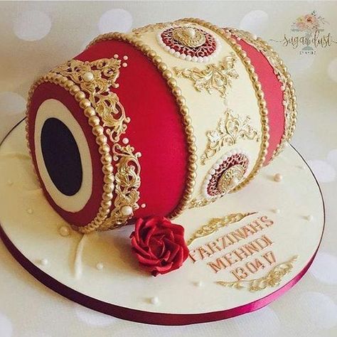 10 top trending wedding cakes of 2019 - This is a beautiful dholki cake which looks very unique compare to other wedding cakes. Dholki Cake, Mehndi Cake, Indian Cake, Wedding Cake Images, Desi Wedding Decor, Mehndi Decor, Floral Wedding Cakes, Indian Wedding Cakes, Cake Trends