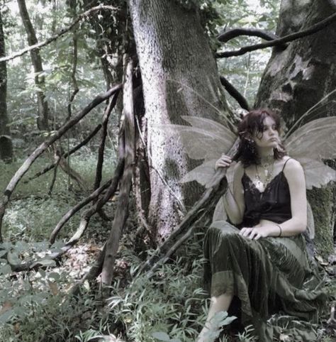 Dark Fairy Core, Faerie Aesthetic, Fairy Grunge Aesthetic, Dark Fairycore, Jungle Vibes, Arte Grunge, Fairycore Aesthetic, Grunge Fairycore, Dark Grunge