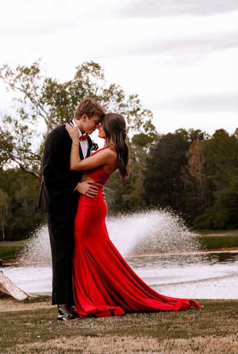 Prom Poses For Couples, Prom Pose, Couples Prom, Prom Photography Poses, Couple Prom, Homecoming Poses, Prom Pictures Couples, Poses For Couples, Prom Picture Poses