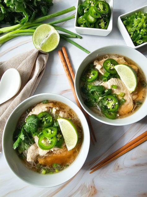 Easy Chicken Pho - Women of Today Easy Chicken Pho, Pho Chicken, Easy Pho, Chicken Pho Recipe, Vegetarian Drinks, Chicken Pho, Pho Recipe, Pie Maker, Healthy Sugar