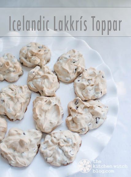 Because cookies are still on my mind! Icelandic chocolate and meringue cookies called Lakkrís Toppar.  www.thekitchenwitchblog.com Icelandic Christmas Cookies, Iceland Christmas Decorations, Icelandic Cookies, Icelandic Desserts, Icelandic Cake, Scandinavian Party, Norwegian Cake, Chritmas Cookies, Icelandic Recipes