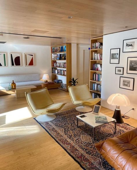 Mid Century House Living Room, Architectural Home Design, Different Interior Aesthetics, Mid Century Modern Small Space, Mid Century Modern Room Decor, Small Living Room Mid Century Modern, Small Mid Century Living Room, Mid Century Inspired Living Room, Mid Century Modern Apartment Decor