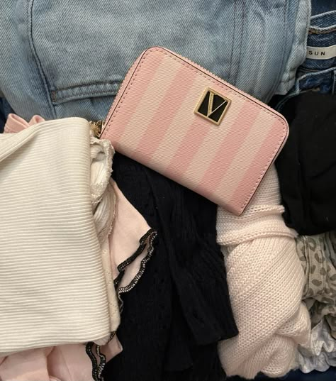 Vs Wallet, Vs Bag, Secret Wallet, Pink Aura, Pink Life, Bead Embroidery Patterns, Pink Girly Things, Nyc Trip, Blogger Girl