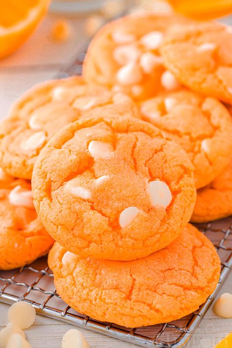 These soft and chewy Creamsicle Orange Cookies are so easy to make and have a lovely orange and vanilla flavor - just like your favorite popsicle! These Creamsicle Cookies are the perfect cookie for holidays, parties or just a sweet afternoon treat! // Mom On Timeout Dreamsicle Cookies, Creamsicle Cookie Recipe, Orange Creamsicle Cookies, Creamsicle Cookies, 2024 Cookies, Patriotic Drinks, Creamsicle Cake, Orange Baking, Spring Dessert