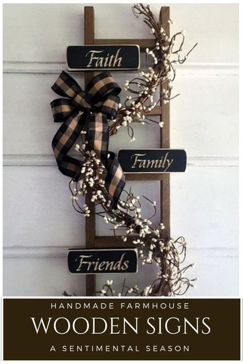 Fall Ladder Decor Ideas Outdoor, Decorative Ladder Ideas Living Rooms, Diy Ladder Decor, Ladder Crafts, Wooden Ladder Decor, Ladder Decoration, Christmas Ladder, Decor Upcycle, Farmhouse Ladder