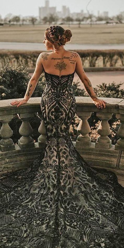 Train Black And White, Wedding Dresses Gothic, Priscilla Wedding, Black White Wedding Dress, Gothic Wedding Dresses, Black Lace Wedding Dress, Black Wedding Dress Gothic, Dark Wedding Theme, Black Lace Wedding