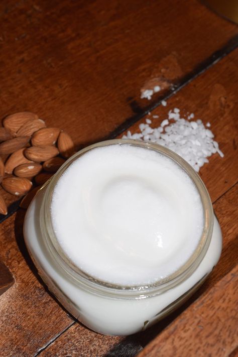 Eve out of the Garden -- homemade lotion with water and oil -- distilled water, almond oil, and emulsifying wax.  Pretty simple. Anti Aging Face Cream Diy, Diy Lotion Recipe, Body Lotion Recipes, Diy Hand Cream, Face Cream Diy, Diy Body Lotion, Diy Face Cream, Magnesium Lotion, Lotion Recipe