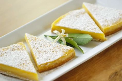 Beth's Lemon Bar Pie Lemon Bar Pie, Lemon Pie Bars, Lemon Square, Lemon Curd Tart, Spring Form, Citrus Desserts, Pie Easy, Lemon Bar, Lemon Curd Filling