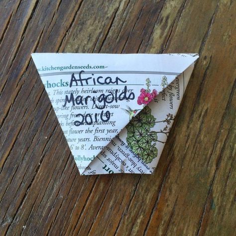 Giving Seeds As A Gift, Origami Seed Envelope, Diy Seed Packets, Seed Swap, Dirt Therapy, Seed Envelopes, Herb Drying, Saving Seeds, Seed Storage