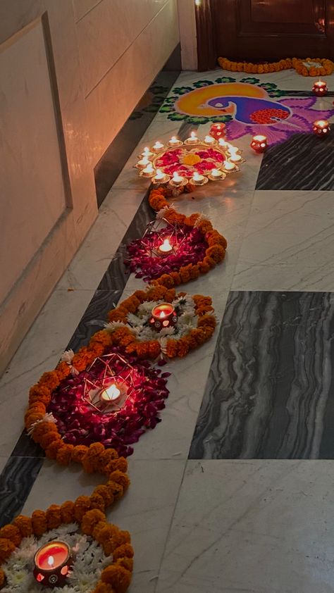 Rangoli Snap, Diwali Desserts, Diwali Aesthetic, Rangoli Flower, Aesthetic Instagram Accounts, Mandir Decoration, Home Flower Decor, Creative Snaps For Snapchat, Diwali Photography