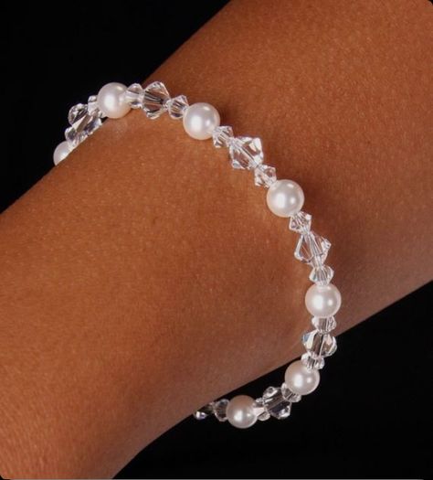 Bridal Jewelry Bracelets, Diy Bracelet Designs, Swarovski Bracelet, Swarovski Beads, Handmade Jewelry Tutorials, Earrings Diy, Homemade Jewelry, Bridal Bracelet, Beaded Bracelets Diy