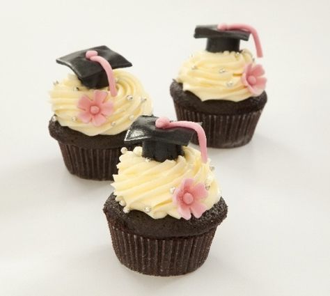 Graduation Cup, Ideas For Cupcakes, Flower Graduation, Graduation Party Desserts, Graduation Cups, Graduation Treats, Graduation Desserts, Ideas Cupcakes, Graduation Party Cake