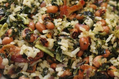 Hoppin' John Recipe. Made with Black-eyed peas, rice, and collard greens. Hoppin John Salad Recipe, Hoppin John Recipe, Peas Rice, I Heart Recipes, Hoppin John, Heart Recipes, Southern Recipes Soul Food, Jamaican Food, Rice And Beans