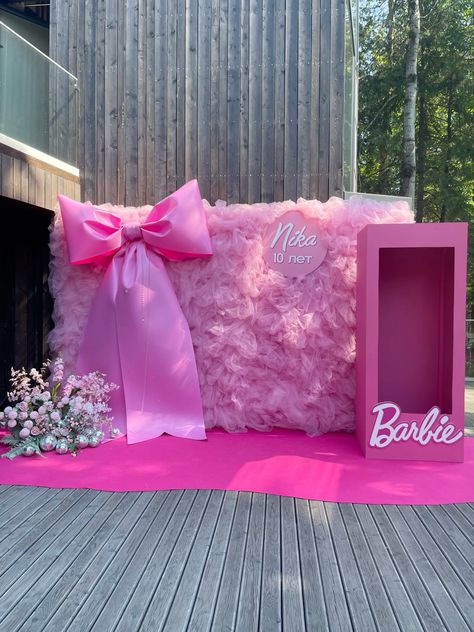 Affordable Backdrop Ideas, First Birthday Barbie Theme, Barbie Party Props, Barbie Theme Decor, Barbie Backdrop Birthday Party Ideas, Barbie Wedding Theme, Diy Barbie Decor, Salon Backdrop Ideas, Coquette Backdrop