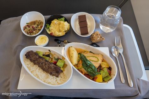 Korean Airplane Food, Airport Meals, Airplane Dinner, Traditional Korean Food, Flight Food, Business Class Flights, Naengmyeon, Hospital Food, Airplane Food