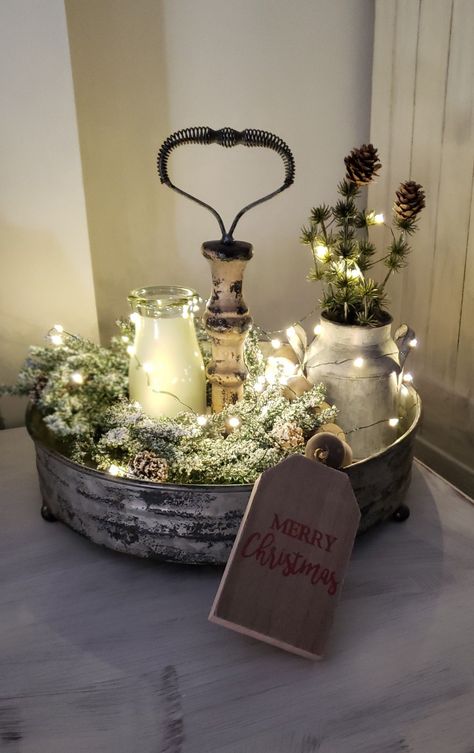 Galvanized Tray Decor Ideas, Galvanized Tray Decor, White Christmas Party, Galvanized Tray, Cute Farmhouse, Galvanized Tub, Red White Christmas, Tray Display, Metal Tray