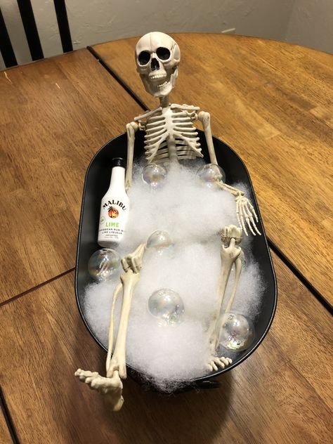 Skeleton Taking A Bath, Scary Halloween Decorations Diy, Water Tray, Funny Bones, Taking A Bath, Scary Halloween Decorations, Halloween Diy Crafts, Halloween Skeletons, Bubble Bath