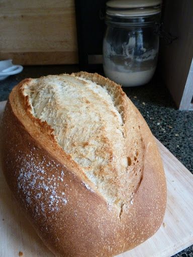 Try Country White Bread - Panera Bread! You'll just need Starter:, 1 cup warm water, 1 teaspoon active dry yeast (or 2/3 tsp rapid rise yeast), 1 cup all-... Italian Breads, Country White Bread, Bread Restaurant, Feingold Diet, Panera Recipes, Restaurant Copycat Recipes, Restaurant Copycat, Weekly Dinner, Biscuit Rolls