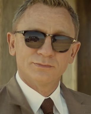 James Bond wearing Tom Ford Henry Vintage Wayfarer FT0248 sunglasses in SPECTRE James Bond Daniel Craig, Bond Spectre, Bond Style, James Bond Style, Sunglasses Men Vintage, Mens Glasses Fashion, Tom Ford Glasses, Men Sunglasses, Tom Ford Sunglasses