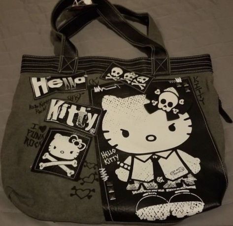 Mochila Grunge, Kitty Clothes, Hello Kitty Clothes, Hello Kitty Aesthetic, Hello Kitty Bag, Haine Diy, Seni 2d, Estilo Hippie, Fairy Grunge