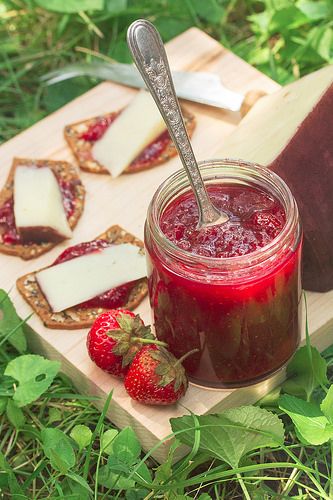 Quick Strawberry Sangria Jam Sangria Pitcher, Strawberry Sangria, Canning Jam, Best Red Wine, Strawberry Wine, Chorizo Sausage, Homemade Seasonings, Jams & Jellies, Strawberry Jam