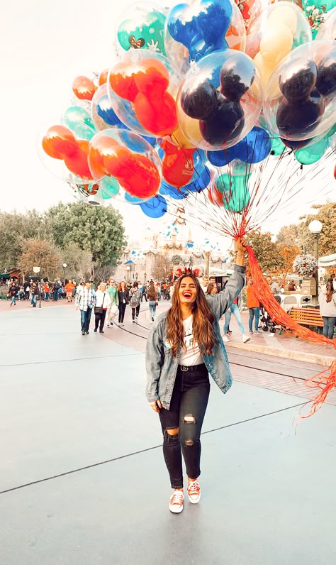 Disney Balloon Picture, Disney Photoshoot, Photo Disney, Disney Picture Ideas, Disney Balloons, Balloon Pictures, Disney World Pictures, Disney 2024, Cute Disney Pictures