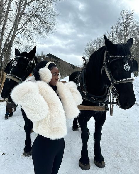 No one:⁣⁣ Me on my high horse. | Instagram Pose In Snow, My Horse, Winter Ski Aesthetic, Black Horse Aesthetic, Horse Outfits, Skiing Aesthetic Outfits, Ski Trip Outfit, Ski Aesthetic, Ski Bunnies