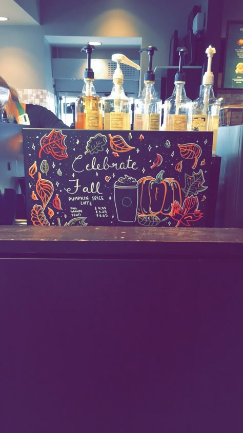 Starbucks Fall Board, Fall Chalkboard Art Starbucks, Fall Starbucks Signs, Pumpkin Spice Chalkboard Art, Fall Coffee Chalkboard Art, Starbucks Decorations, Starbucks Chalkboard Art, Chalk Art Coffee, Starbucks Sign